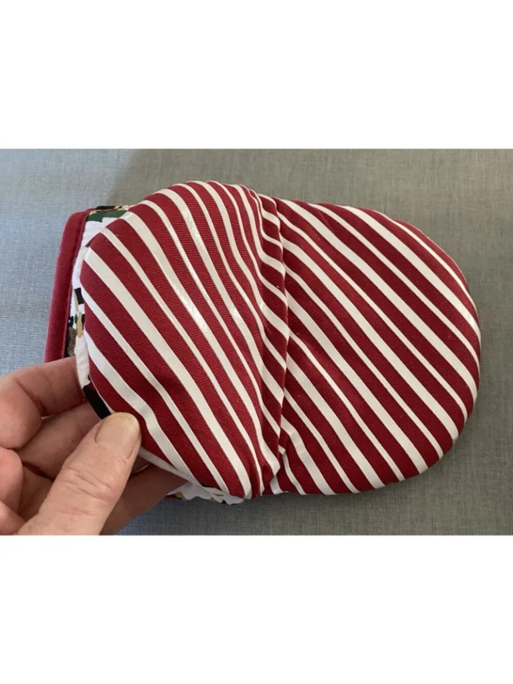 Pair Ritz Christmas Toy Soldiers Candy Cane Stripes With Silicone Oven Mitts
